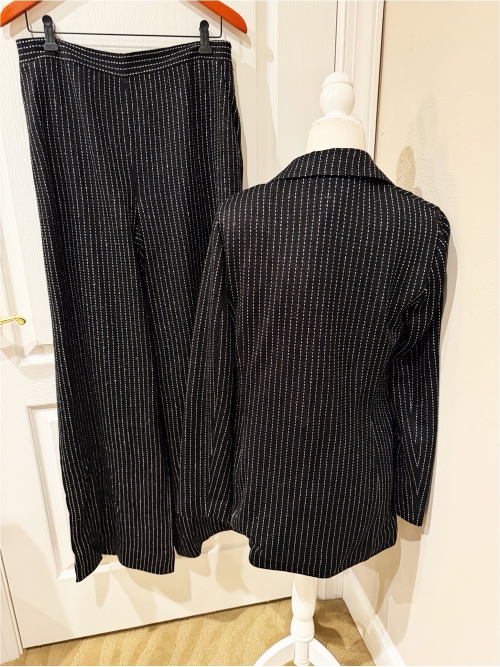 NWT St John Black Pinstripe Double-Breasted Blazer & Pants Set. - Picture 4 of 4